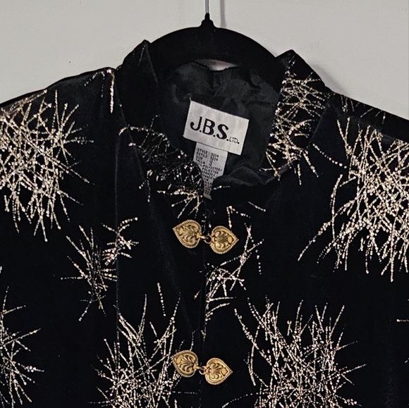 Coat - Picture 1 of 6